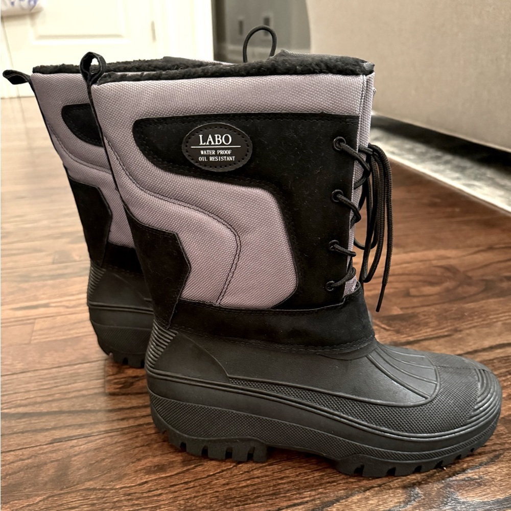 Men’s black / grey snow boots with rubber sole, size 8.5, waterproof